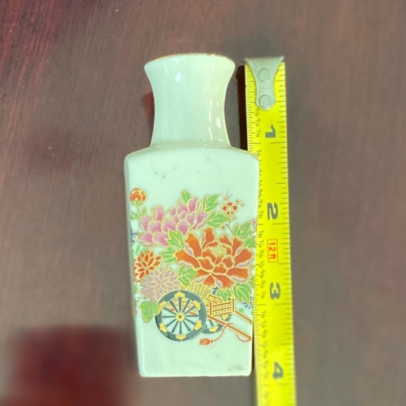 Vintage Mini Japanese Vase - Picture 2 of 9